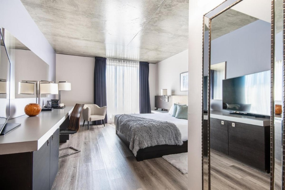 Deluxe King Room